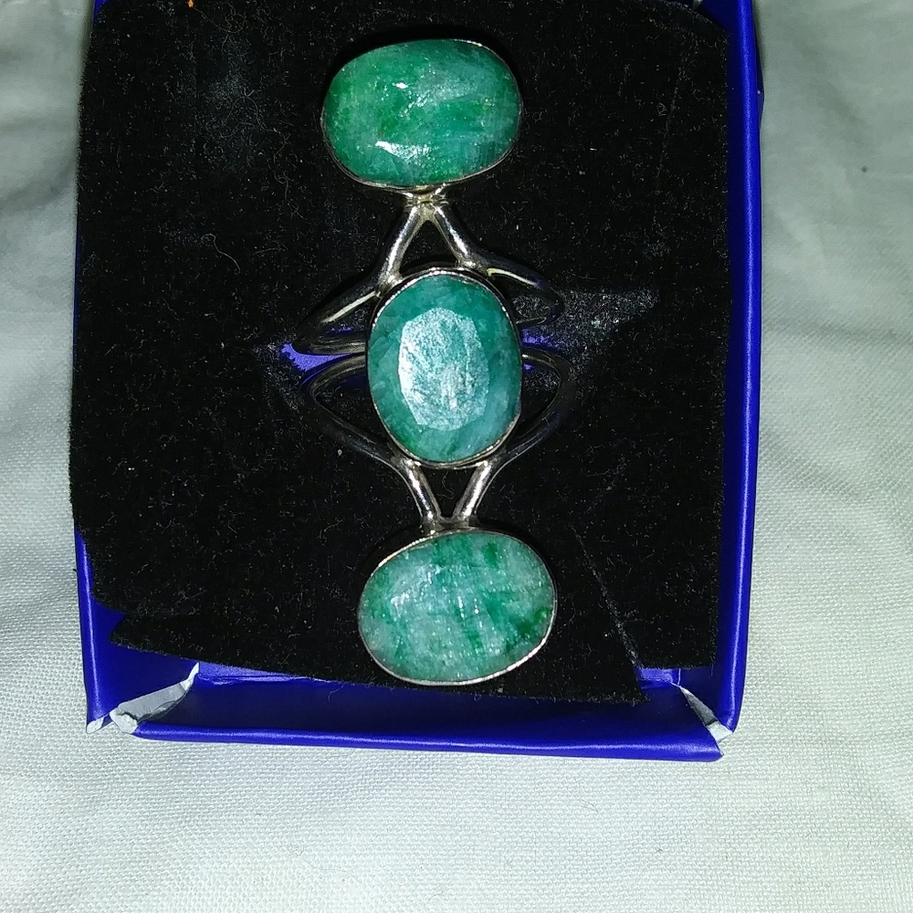 Sterling/925 Elongated Ring w/Green ONYX